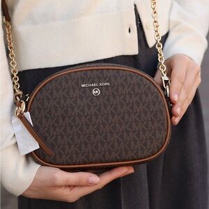 Michael kors jet set charm small logo bag